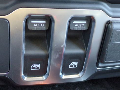 Used 2018 Jeep Wrangler Sport S image 22