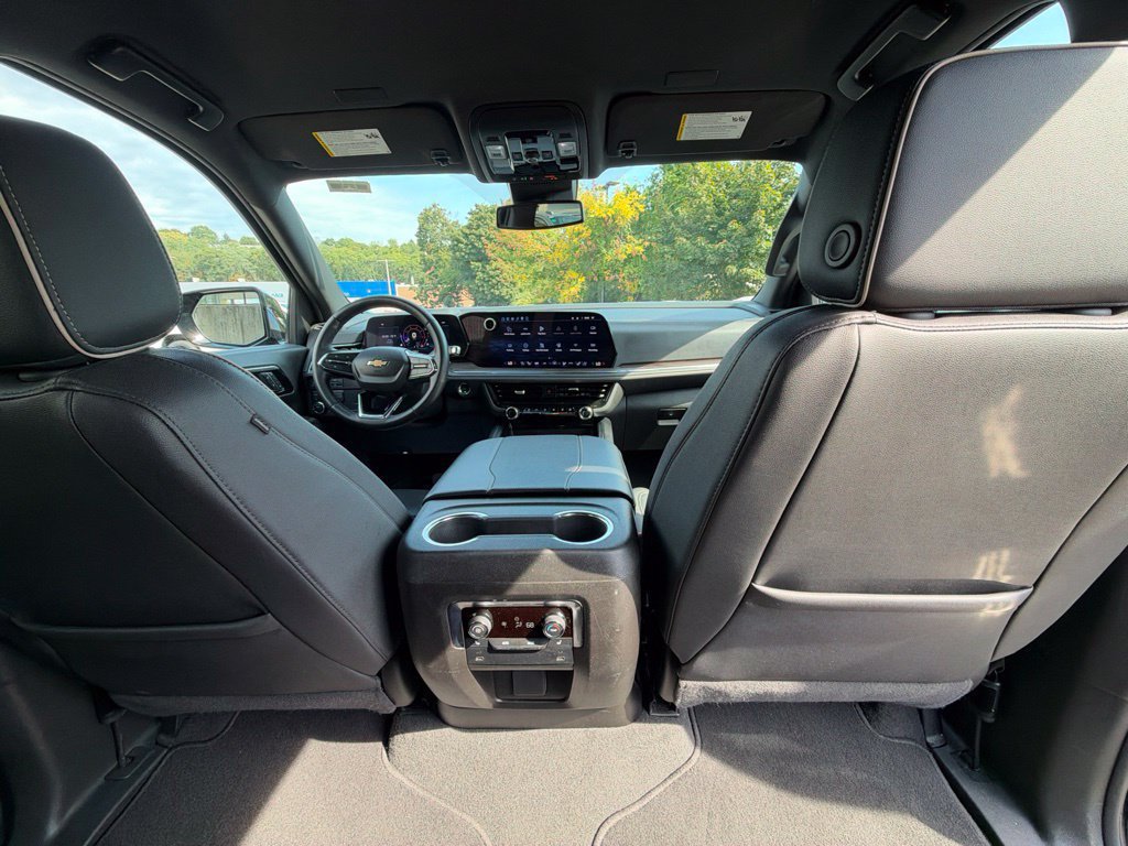 Used 2026 Chevrolet Suburban Premier AWD/4WD image 22