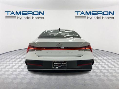 New 2025 Hyundai Elantra Limited image 4