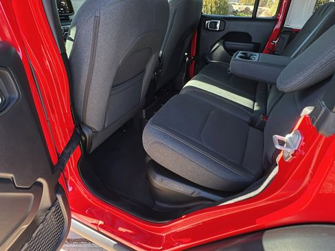 Used 2025 Jeep Wrangler Willys image 24