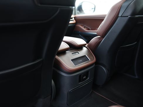 Used 2025 Lincoln Navigator Reserve AWD/4WD image 17