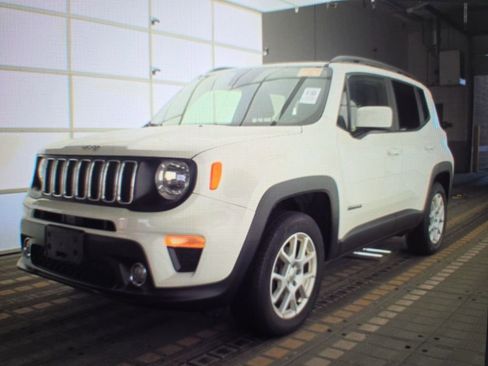 Used 2019 Jeep Renegade Latitude w/ Cold Weather Group image 2