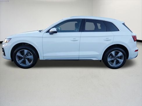 Certified 2023 Audi Q5 2.0T Premium Plus w/ Premium Plus Package image 2