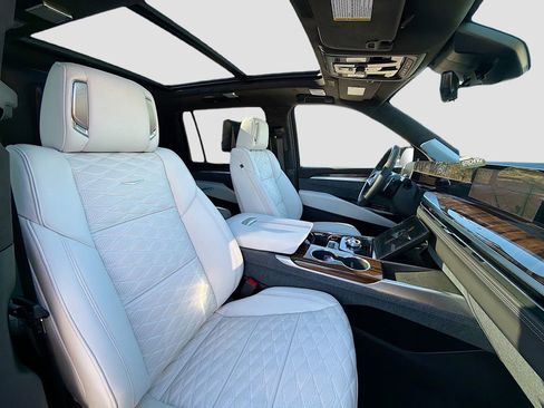 New 2026 Cadillac Escalade ESV Platinum Sport image 32