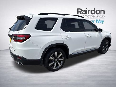 Used 2025 Honda Pilot Touring image 7