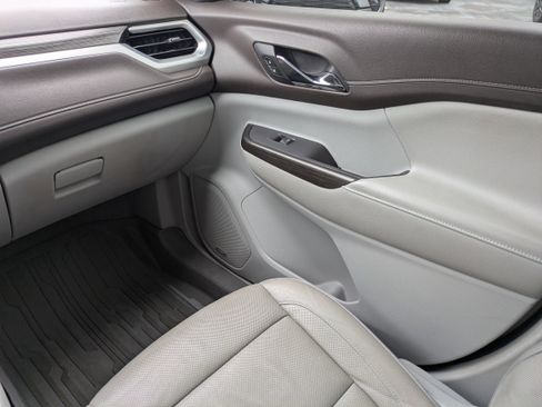 Used 2020 GMC Acadia SLT w/ LPO, Floor Liner Package image 12
