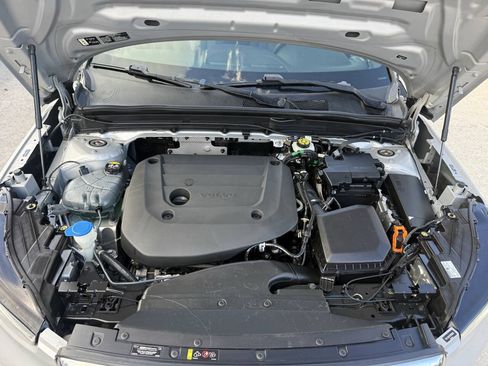 Used 2023 Volvo XC40 B5 Core AWD/4WD image 37