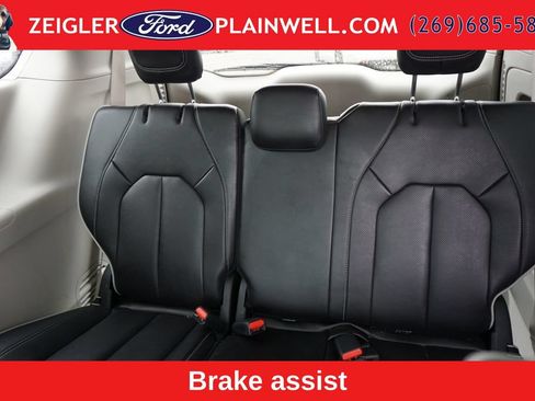 Used 2023 Chrysler Pacifica Limited FWD image 12