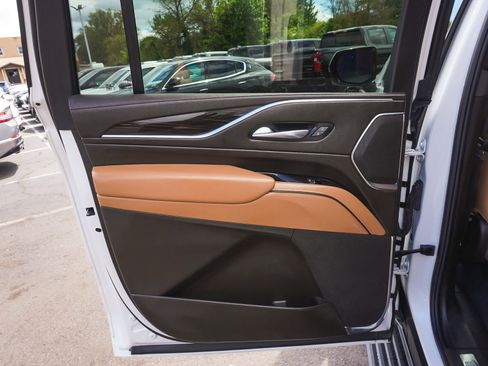Used 2024 Cadillac Escalade ESV Premium Luxury w/ Performance Package AWD/4WD image 12
