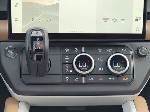 New 2026 Land Rover Defender 110 X-Dynamic SE image 19