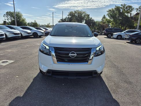 Used 2025 Nissan Pathfinder S FWD image 2