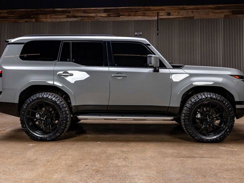 Used 2025 Lexus GX 550 image 11