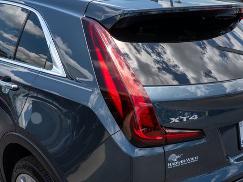 Used 2019 Cadillac XT4 Premium Luxury w/ Cold Weather Package FWD image 10