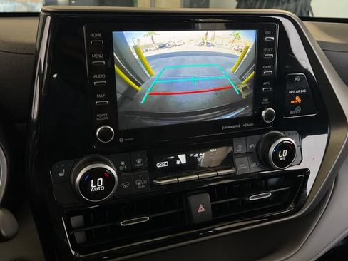 Used 2020 Toyota Highlander XLE FWD image 30