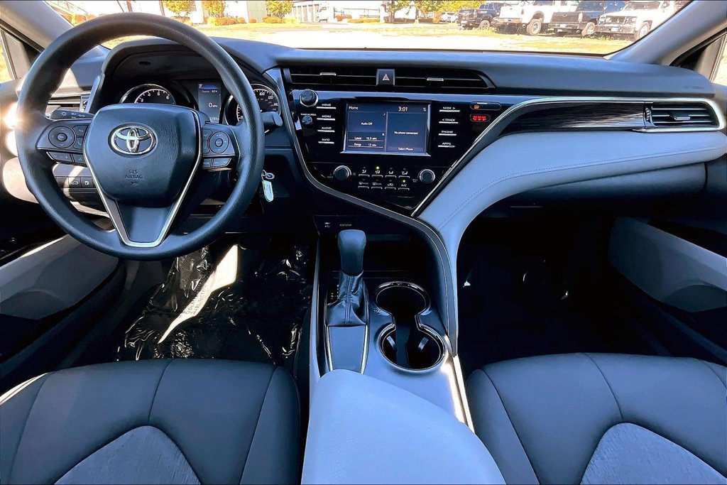 Used 2018 Toyota Camry LE FWD image 16