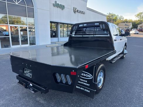 Used 2022 RAM 3500 Tradesman w/ Chrome Appearance Group AWD/4WD image 9