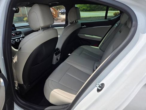 Used 2022 Genesis G70 2.0T RWD image 11