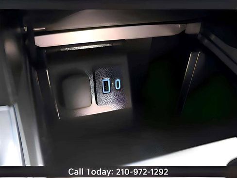 Used 2023 Ford Explorer King Ranch w/ Technology Package image 21