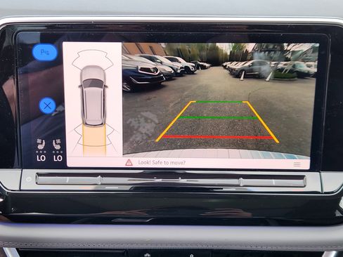 Used 2025 Volkswagen Atlas Peak Edition SE image 13