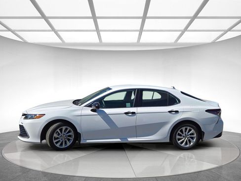 Used 2024 Toyota Camry LE FWD image 6