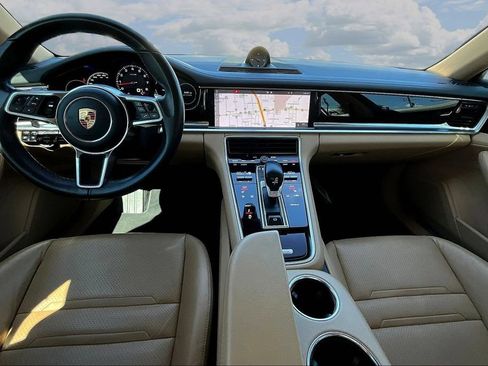 Used 2019 Porsche Panamera RWD image 7