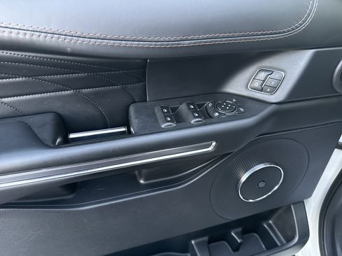 Used 2021 Ford Expedition Platinum image 19