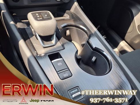 Used 2024 Nissan Rogue S image 21