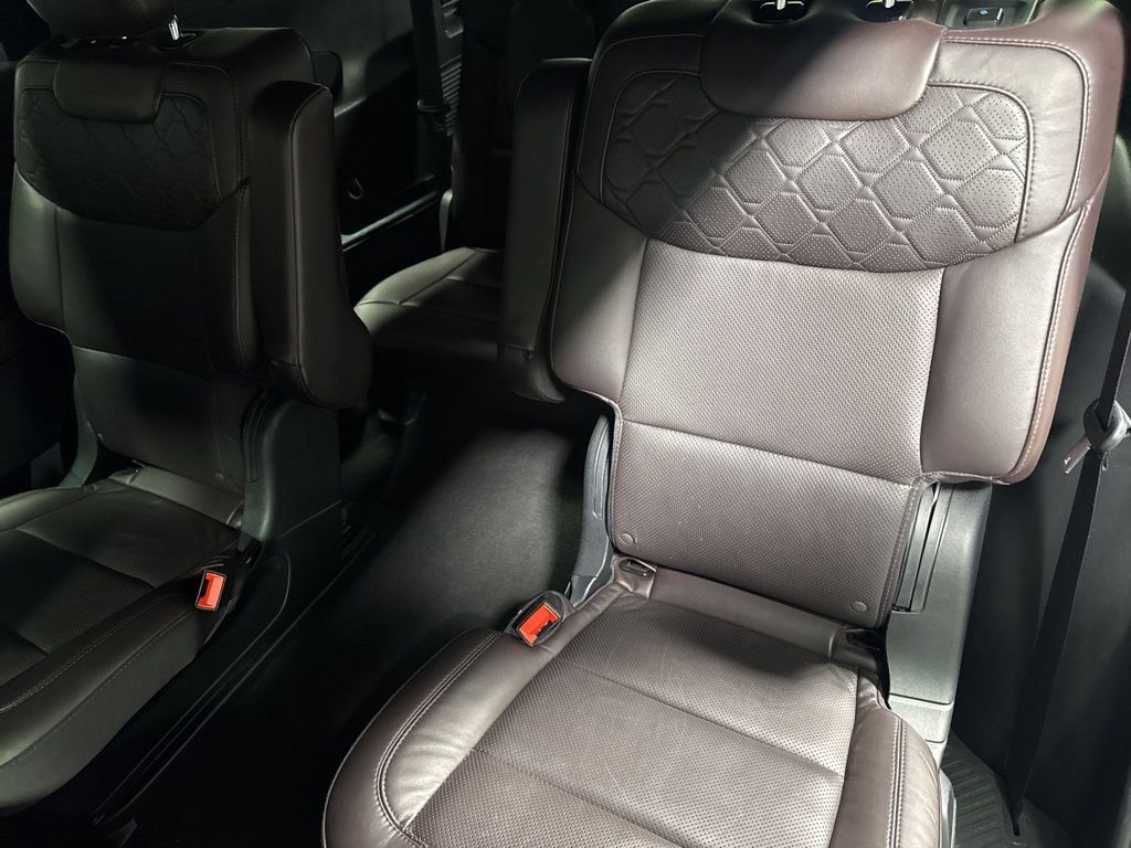 Used 2025 Ford Explorer Platinum w/ LUX Leather Package AWD/4WD image 18