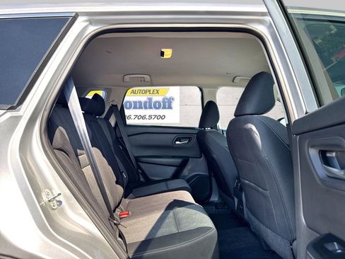 Used 2024 Nissan Rogue SV image 8