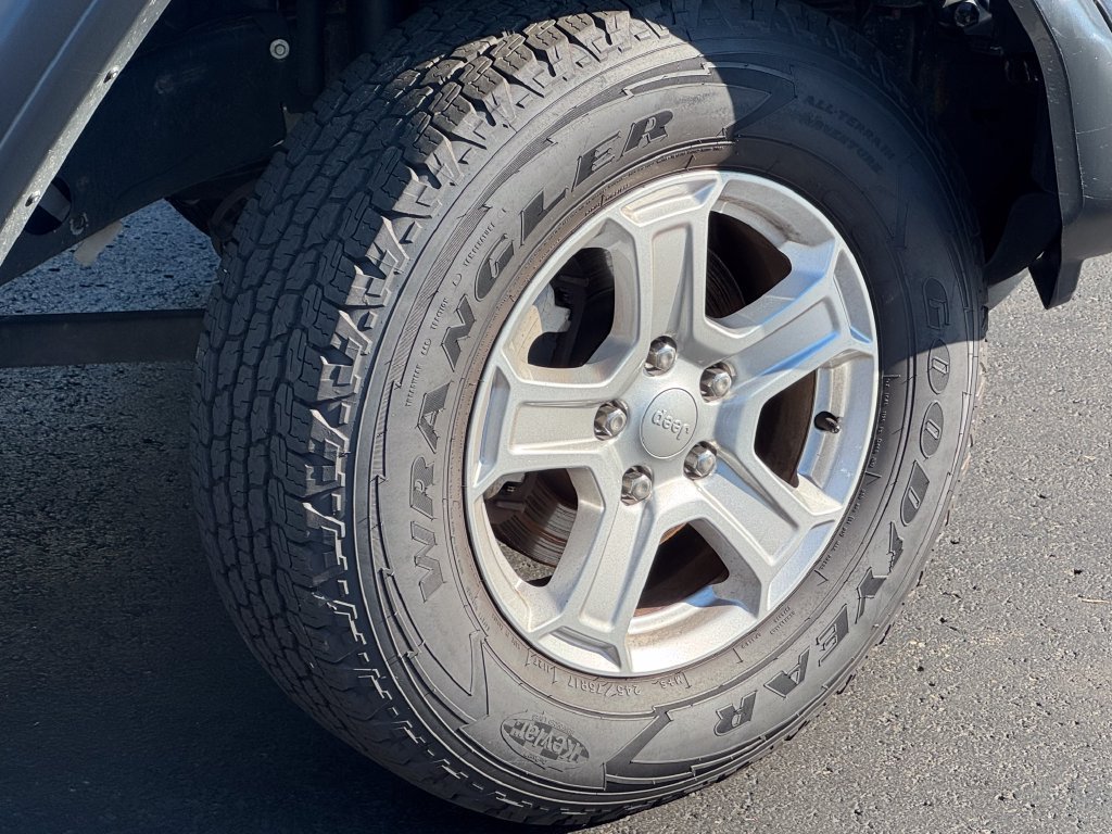 Used 2018 Jeep Wrangler Unlimited Sport S AWD/4WD image 9