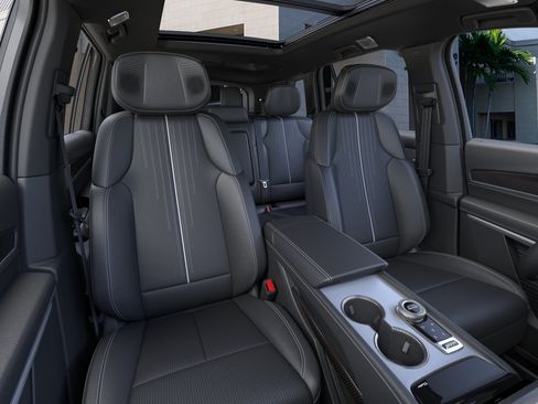 New 2027 Cadillac Vistiq Sport w/ LPO, Floor Liner Package AWD/4WD image 16