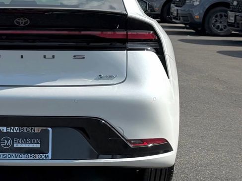 Used 2025 Toyota Prius XLE image 8