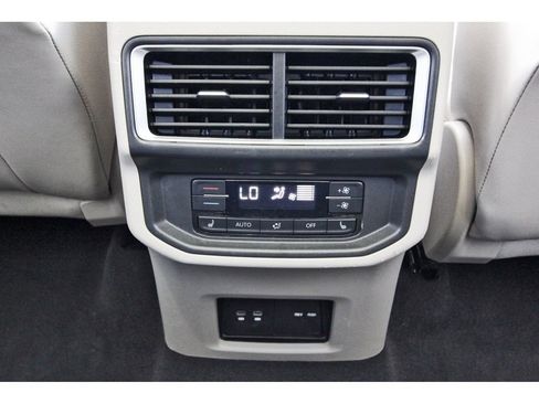Used 2024 Volkswagen Atlas SEL Premium R-Line AWD/4WD image 16