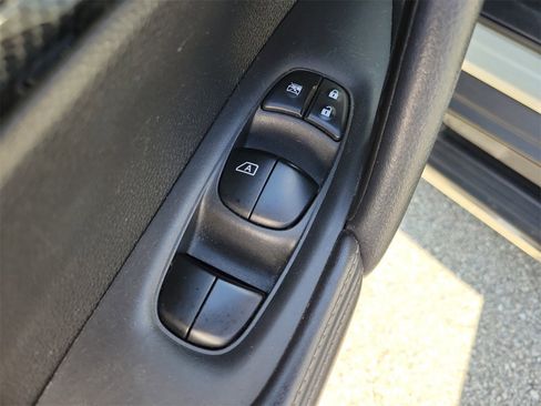 Used 2017 Nissan Rogue SL image 15