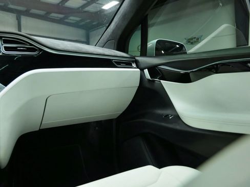 Used 2017 Tesla Model X 90D image 46