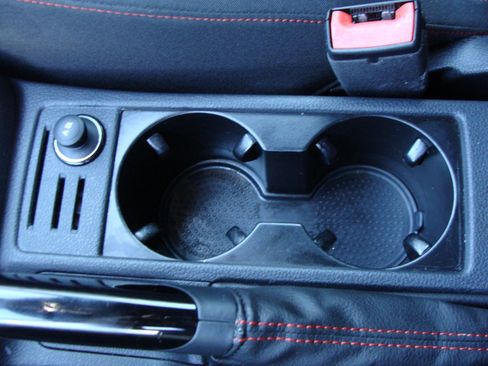 Used 2017 Volkswagen Golf S image 26