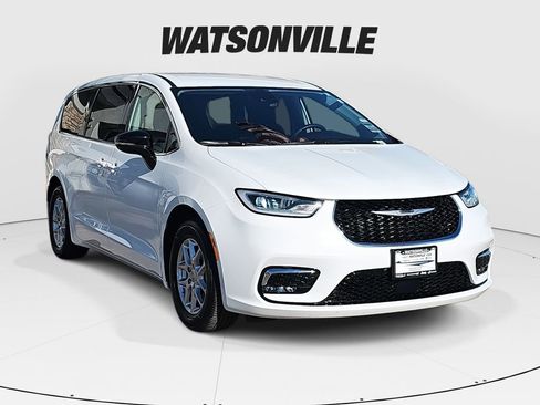 Used 2024 Chrysler Pacifica Touring-L image 1