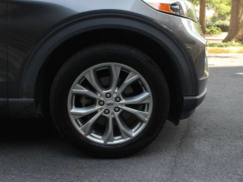 Used 2020 Ford Explorer XLT w/ Equipment Group 202A AWD/4WD image 4