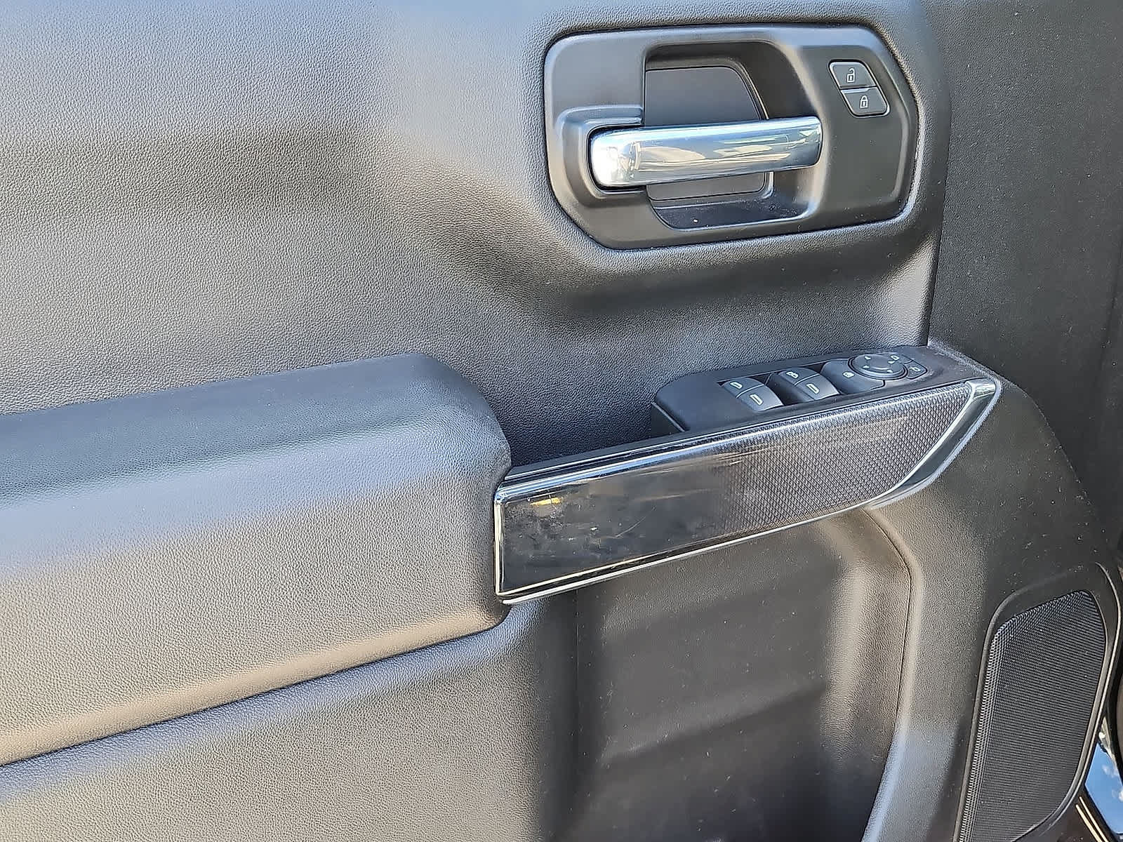 Used 2021 Chevrolet Silverado 1500 Custom Trail Boss w/ Midnight Edition AWD/4WD image 27