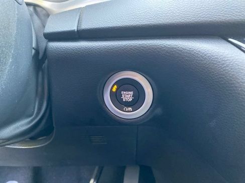 Used 2025 Chrysler Pacifica Select FWD image 23