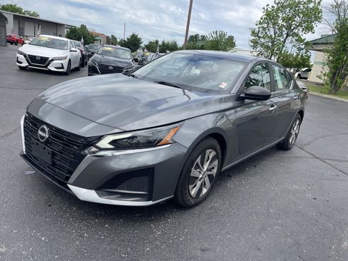 Used 2024 Nissan Altima 2.5 S image 2