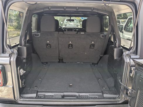 Used 2022 Jeep Wrangler Unlimited Sport AWD/4WD image 11