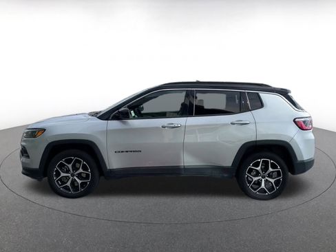 Used 2025 Jeep Compass Limited image 9