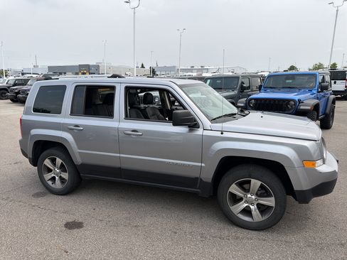 Used 2017 Jeep Patriot High Altitude AWD/4WD image 10