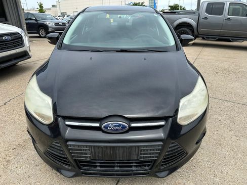 Used 2013 Ford Focus SE w/ SE Winter Pkg FWD image 2