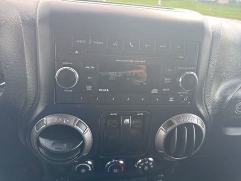 Used 2017 Jeep Wrangler Sport w/ Quick Order Package 24S AWD/4WD image 19