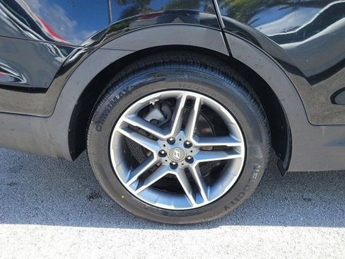 Used 2017 Hyundai Santa Fe SE w/ Ultimate Package FWD image 5