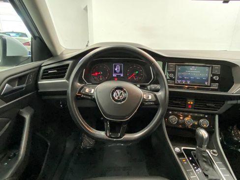 Used 2019 Volkswagen Jetta SE image 35