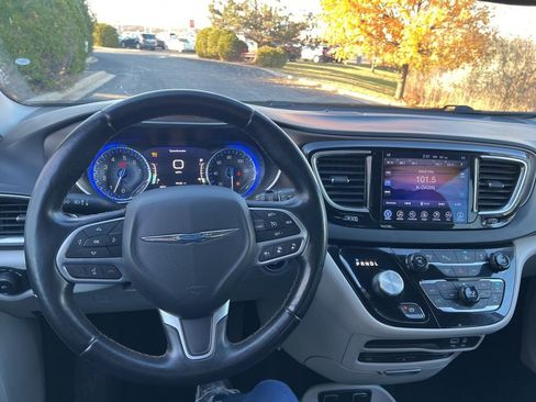 Used 2017 Chrysler Pacifica Touring-L Plus w/ Advanced Safetytec Group image 24