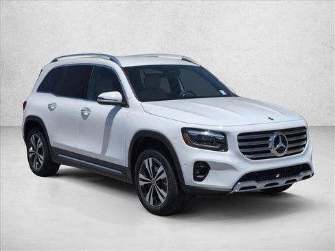 Used 2025 Mercedes-Benz GLB 250 4MATIC w/ Winter Package image 3